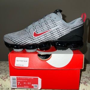 nike vapor max grade school size 7y (8.5 womens)